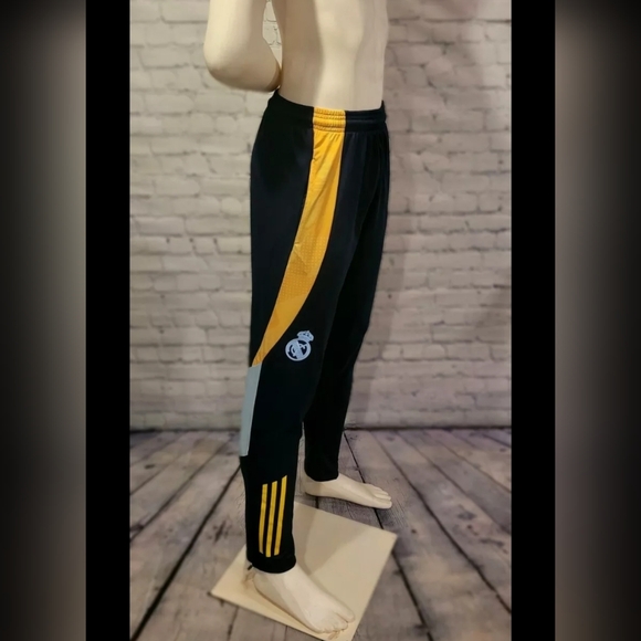 ⚽ L REAL MADRID TRAINING PANTS - Picture 4 of 11